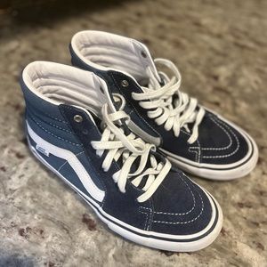 Worn once around house never outside. Didn’t fit. Look brand new